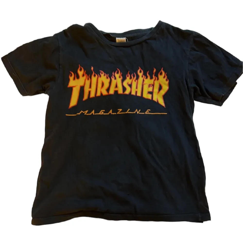 Fake trasher tröja köpt i Thailand men ser äkta ut💕 . T-shirts.