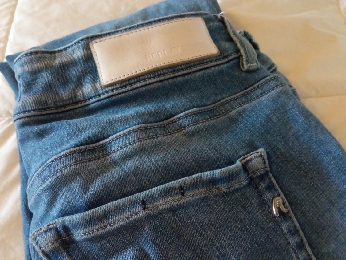 Replay womens regular fit jeans. 
