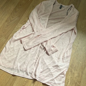 Ljus rosa syran kofta  - Helt O använd