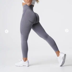Nvgtn tighta NYA - Helt nya tights från Nvgtn i modellen Grey Contour Seamless som är slutsålda på hemsidan. Aldrig använda endast testade. Nypris 589 mitt pris 430!
