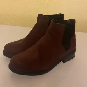 Fina bruna skor med klack