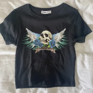 Crop top - Lite kortare topp, aldrig använd!