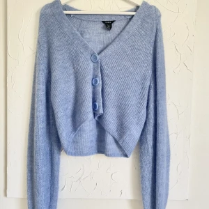 Stickad kofta💙💙 - En så fin stickad kofta från Lindex som aldirg kommer till användning!!💕💕