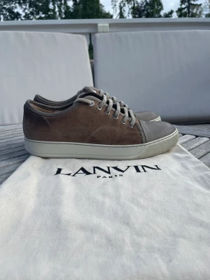 Lanvin skor  - Hej säljer mina lanvin skor. Skicket är 9/10 och storlek uk6 vilket borde passa 40-41 ungefär 