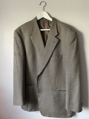 Oversize retro kavaj - En vintage rutig kavaj som passar bra till tidig höst, bra kvalitet och bra skick 