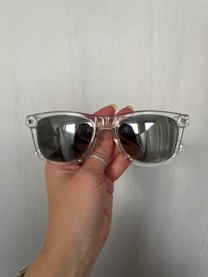 Bajen premium solglasögon - Solglasögon från Bajen premium inköpta utanför Tele2. Enbart testade.