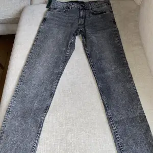 Only & Sons jeans som aldrig använts. Alla lappar är kvar på. Storlek W30 / L32