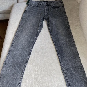 ONLY & SONS Jeans - Only & Sons jeans som aldrig använts. Alla lappar är kvar på. Storlek W30 / L32