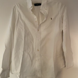 Ralp Lauren Skjorta - Vit Ralph Lauren-skjorta. Bra skick.