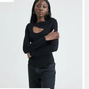 Topp - Topp från bikbok, storlek xs, aldrig använd, alla lappar kvar. Säljer då den är förstor och kan inte längre skicka tillbaka! 