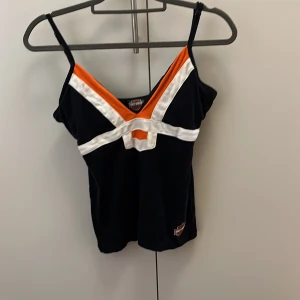 Harley davidson - Säljer mitt Harley davidson linne eftersom det aldrig kommit till användning då den är förstor. Jätte fin och skön tröja