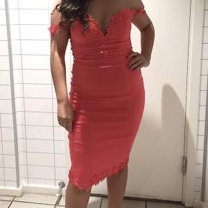Gullig röd klänning jag inte har användning för längre 🫶i fint skick ❤️ storlek 36