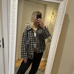 Jacka - Snygg jacka/kappa från hm, storlek M, fint skick!