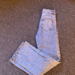 Jeans - Säljer dessa supersnygga jeans 
