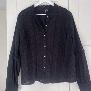 Fin svart blus från Vero Moda i bra skick. 💗