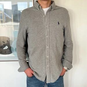 Ralph Lauren Skjorta  - Skjorta från Ralph Lauren - Storlek: M - Skjortan är i väldigt fint skick - pris: 399 sek - Nypris: 1295 sek