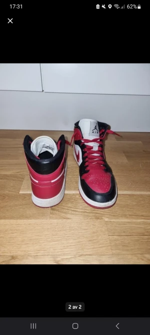 Jordan  - Säljer knappt använda Jordan1 high bred Tor 