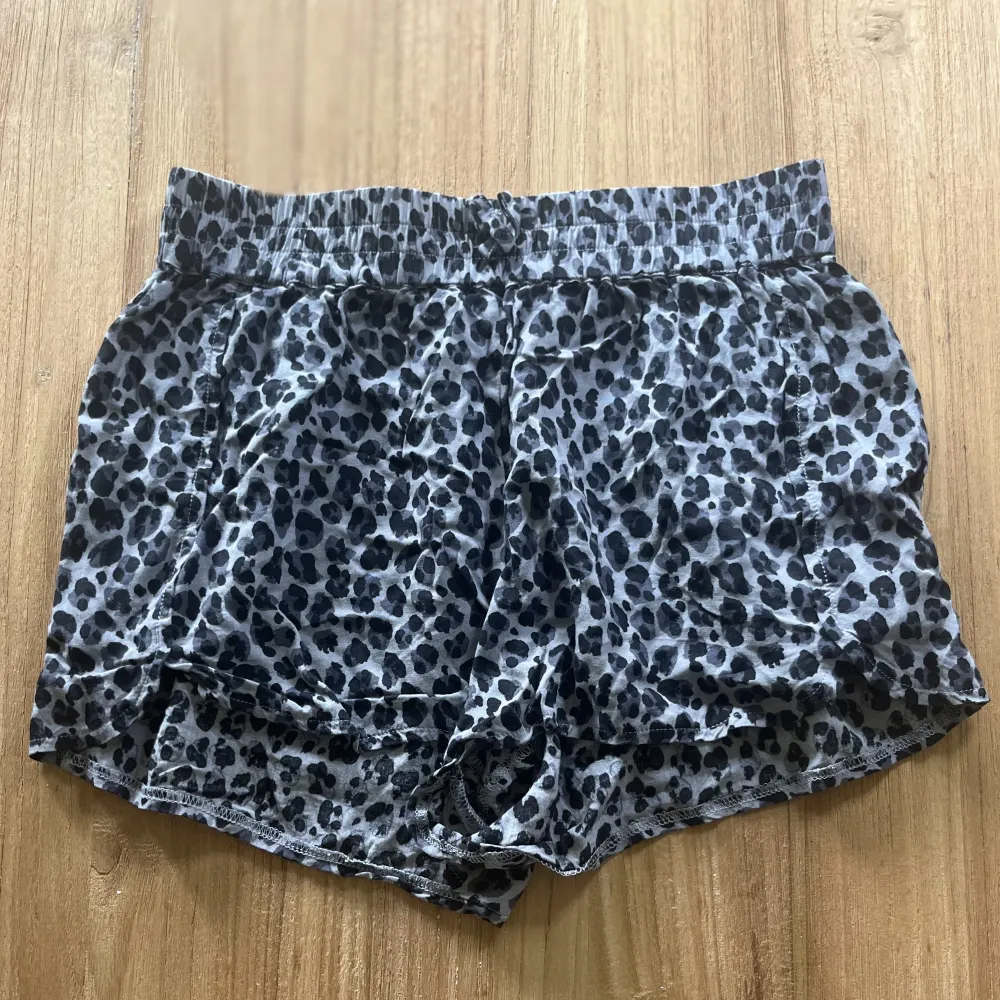 Mönstrade shorts från H&M. Shorts.