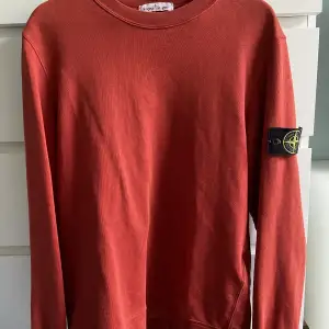 Skön stone sweatshirt skick 9/10 använt några gånger. Pris kan diskuteras