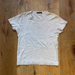 T-shirt från Brandy Melville som är använd 3 gånger så nästan som ny! 