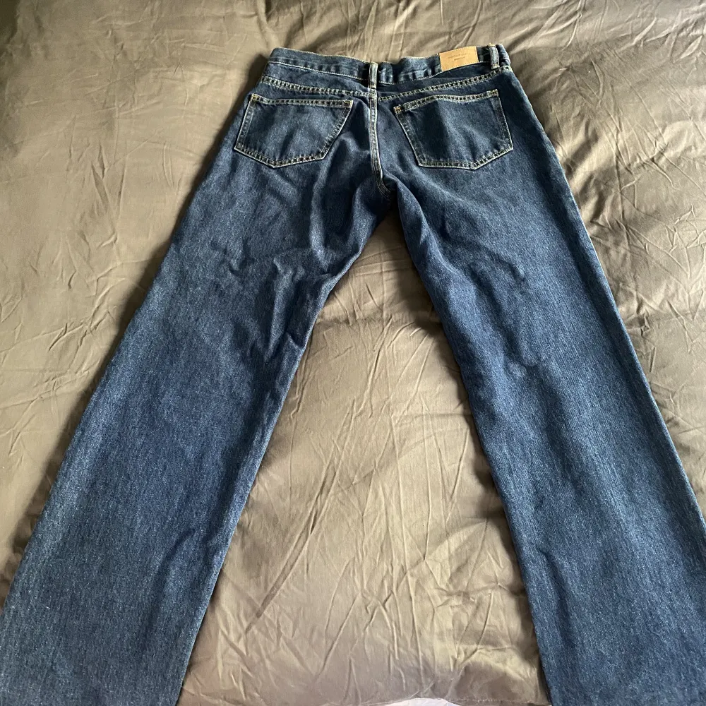 Helt nya jeans från Gina Tricot i modellen Low Straight, storlek 38. Anledningen till försäljning är då jag de för stora för mig:). Jeans & Byxor.