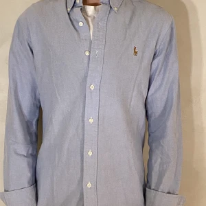 Ralph Lauren skjorta  - Hej! Säljer nu min Skjorta från Ralph Lauren i storlek S fint skick. Tveka inte på att höra av dig om du har frågor! 