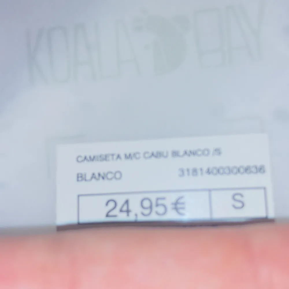 Prislappen kvar och aldrig använd! Orginal pris 25 euros vilket motsvarar typ 295 sek, kontakta mig med vad du hade kunnat betala💗. Blusar.
