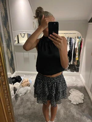 Chelsea  - Fin volang kjol fårn Chelsea som inte andväbds längre.  Pris kan diskuteras 💕