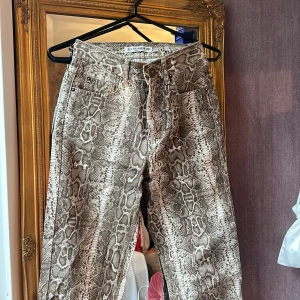 Byxor  - Jeans byxor med mönster 