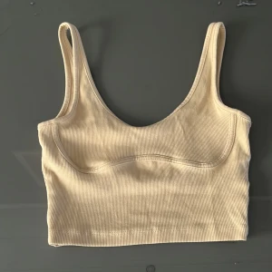 Ginatricot topp - En fin topp fin gina! Använd få tal gånger💖jätte fin på