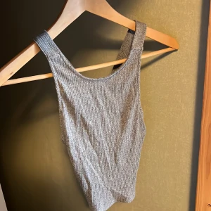 Grå Croptop stl M - Fint skick!