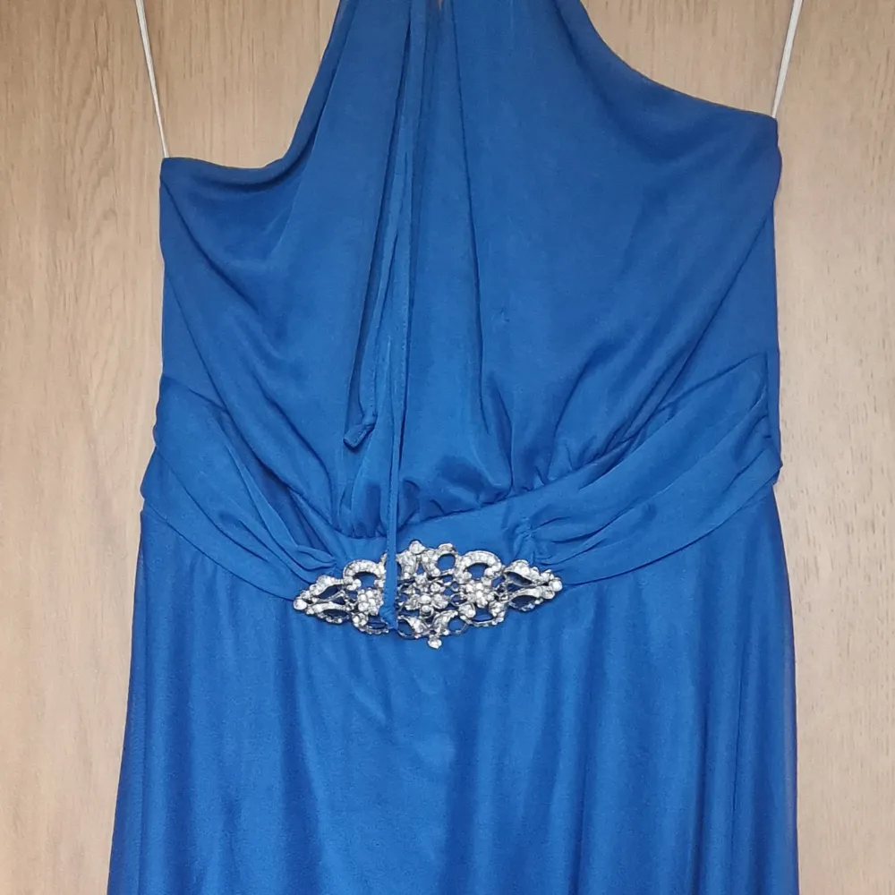 Turkosblå halterneck klänning Stl. L (Eur 40) 60 SEK. Klänningar.