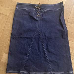 Vintage denim kjol med snören🫶