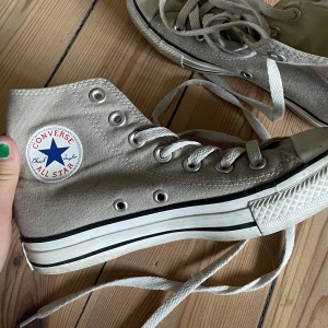 Converse - Beiga Converse i bra skick!