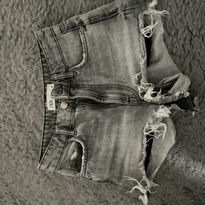 Zara shorts - Jätte snygga gråa zara shorts, köpte förra året men bra skick