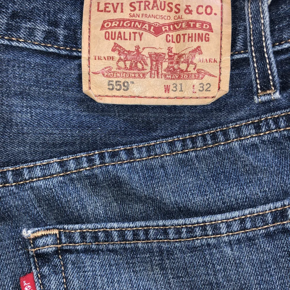 Blåa 559 straight levi’s jeans i mycket bra skick. . Jeans & Byxor.