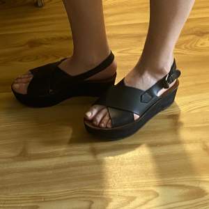 Höga sandaler 