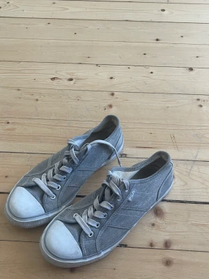 Fila skor - Bra skick, använda enstaka gånger. Sköna och bekväma. Skick 9/10