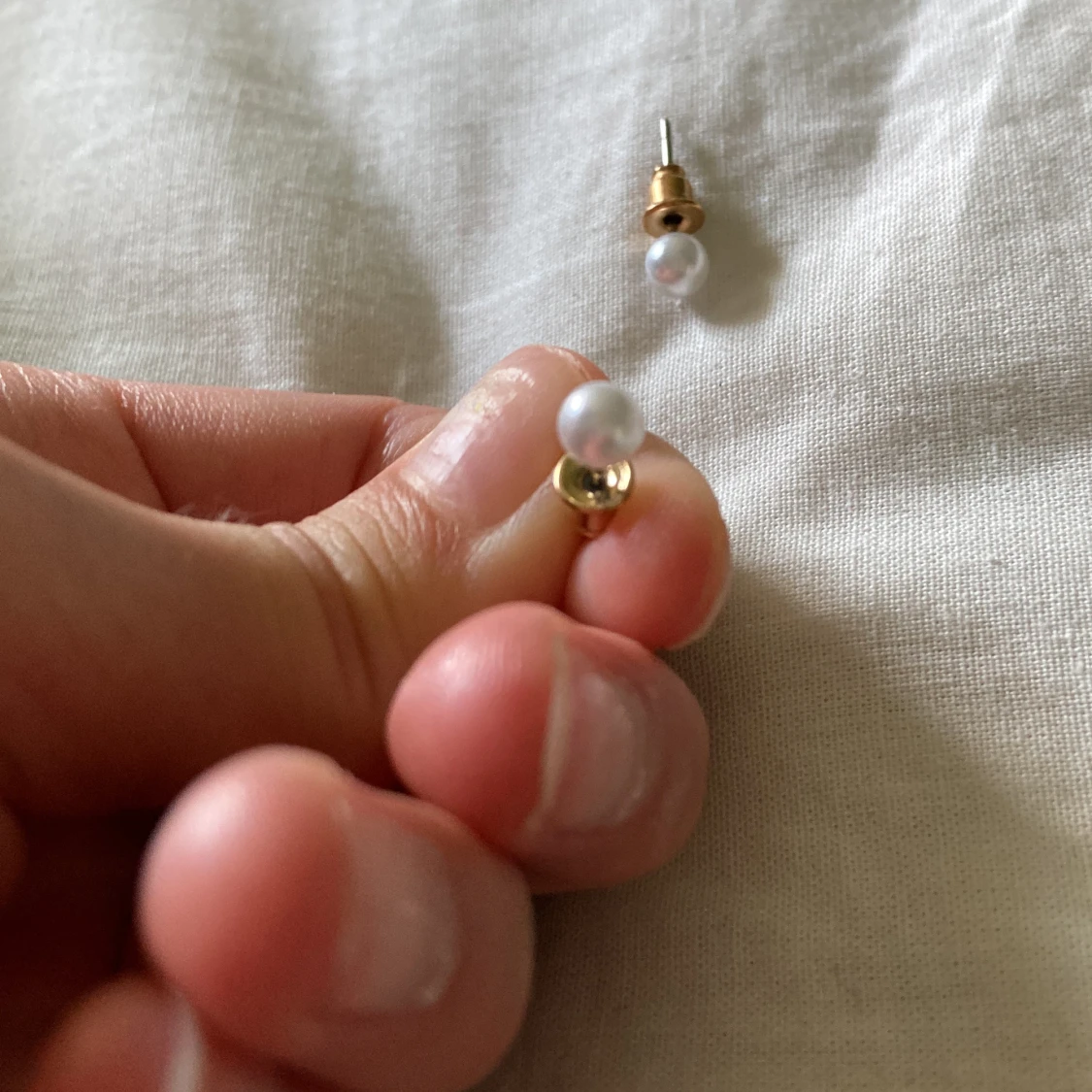 Örhängen vita pärlor 20kr💕👍