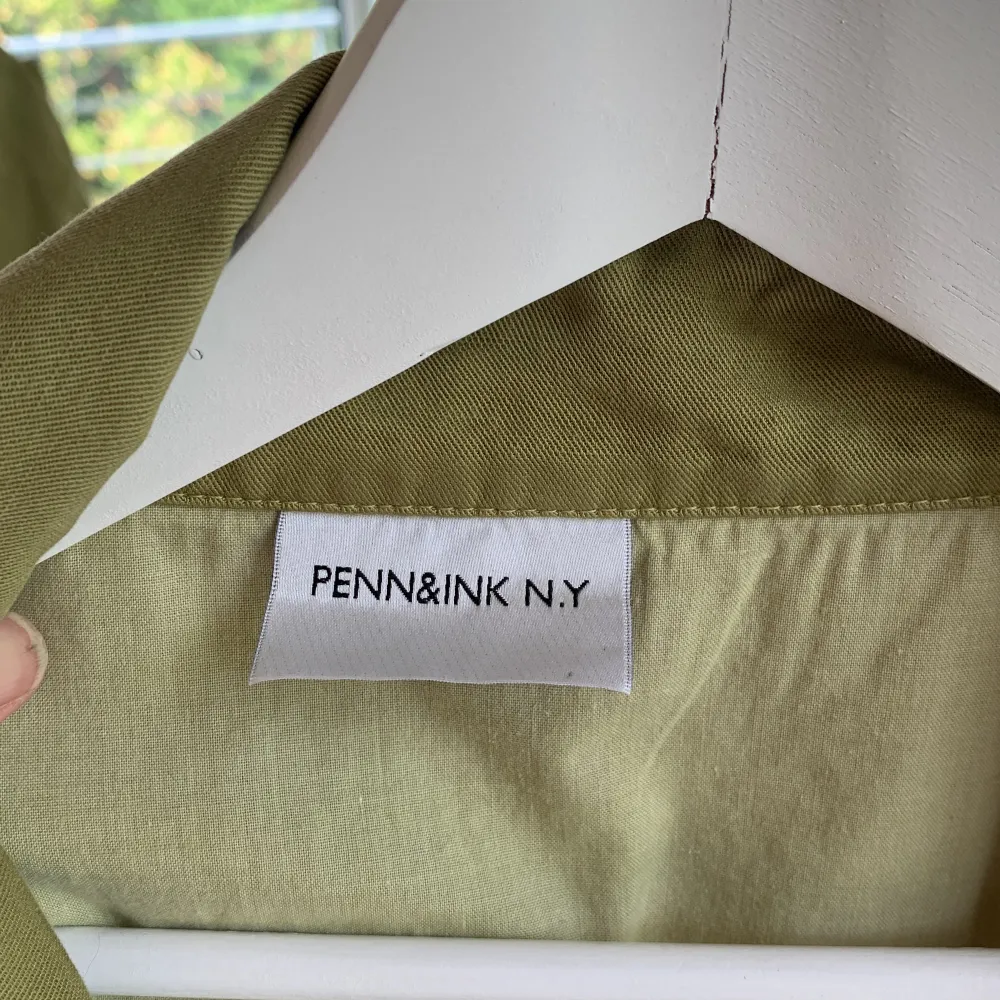 Från Penn&Ink NY sjysst ljusgrön/light army kort modell lätt fodrad  450kr+frakt . Jackor.