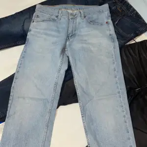 Levis Jeans knappt använda. Köpt för 900kr storlek W30 L32