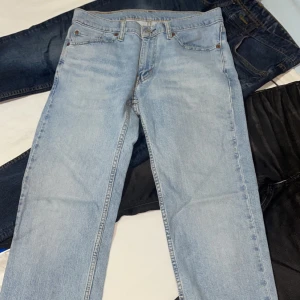 Levis 514 jeans - Levis Jeans knappt använda. Köpt för 900kr storlek W30 L32