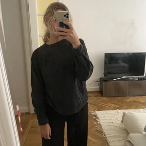 Tröja Brandy Melville - Fint skick! Säljes då den inte kommer till användning. Jag bjuder på frakten :)