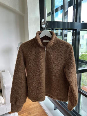 Mysig teddy zipped sweatshirt - Knappt använd, xs