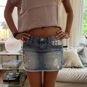 Jeanskjol! - Snygg jeanskjol!  MIDJEMÅTT: 76cm