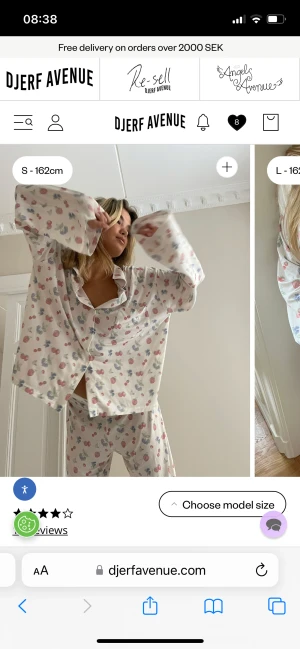 Djerf Avenue Go Slow Shirt - Djerf Avenue pyjamas skjorta i storlek S (summer berries). Fint skick, använd fåtal gånger, tvättat 1 gång. Helt slutsålda online. Säljer även matchande byxor. 