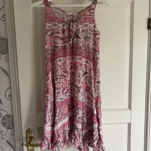 Klänning odd molly  - Oanvänd klänning från Odd Molly med prislappen kvar. Stl 34 men passar även 36/38 