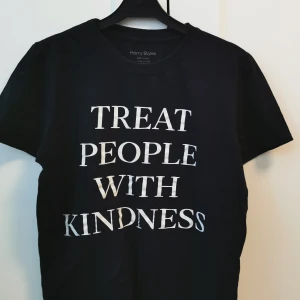 HARRY STYLES TPWK T-shirt  - HARRY STYLES OFFICIAL MERCH Treat People With Kindness 🌟