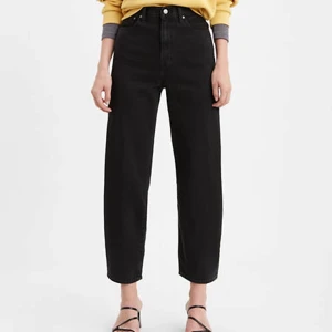 Levis balloon leg jeans 24/26 - Levis jeans i mycket bra skick. Storlek 24 i midjan, storlek 26 i längd. 