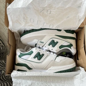 New balence 550  - Helt nya new balance 550, strl 38,5 men passar nog mer 37 - 37,5. Köpte för 1649kr.